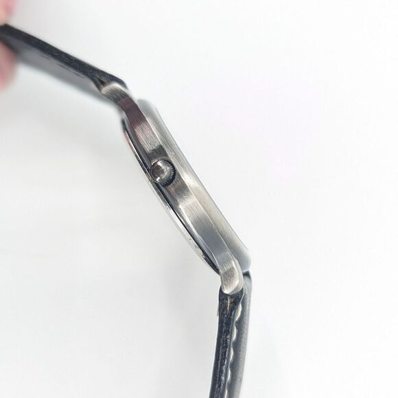 Vintage 1989 Fossil Batman Silver Black Leather Watch - Picture 6 of 10